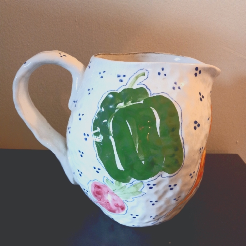 Mariposa pitcher